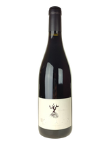 Bouteille de vin rouge avec étiquette "Claux".